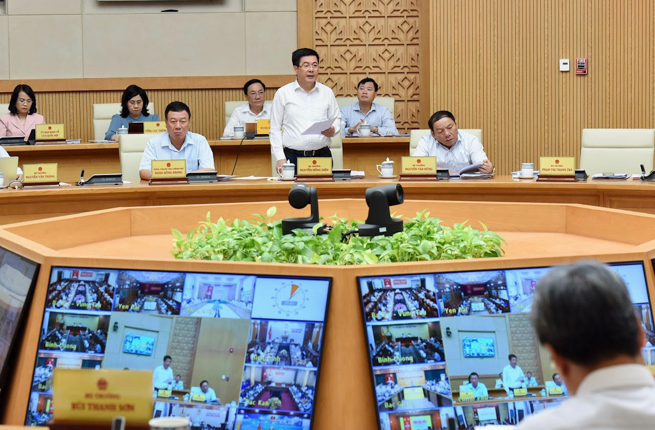 Bộ trưởng Công thương Nguyễn Hồng Diên phát biểu.