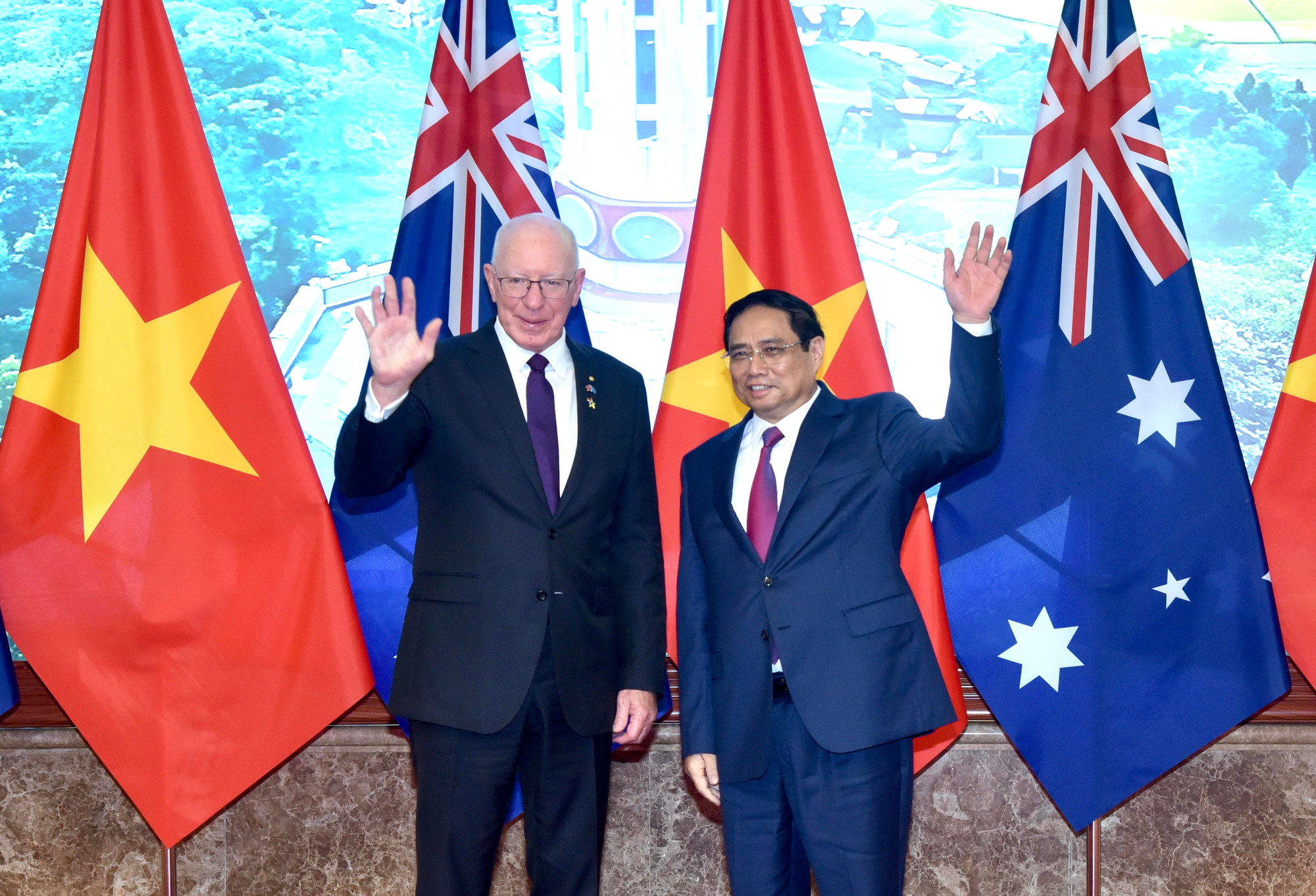 Thủ tướng Phạm Minh Chính và Toàn quyền Australia David chào các phóng viên của các cơ quan thông tấn báo chí. Thủ tướng Phạm Minh Chính và Toàn quyền Australia David chào các phóng viên của các cơ quan thông tấn báo chí.