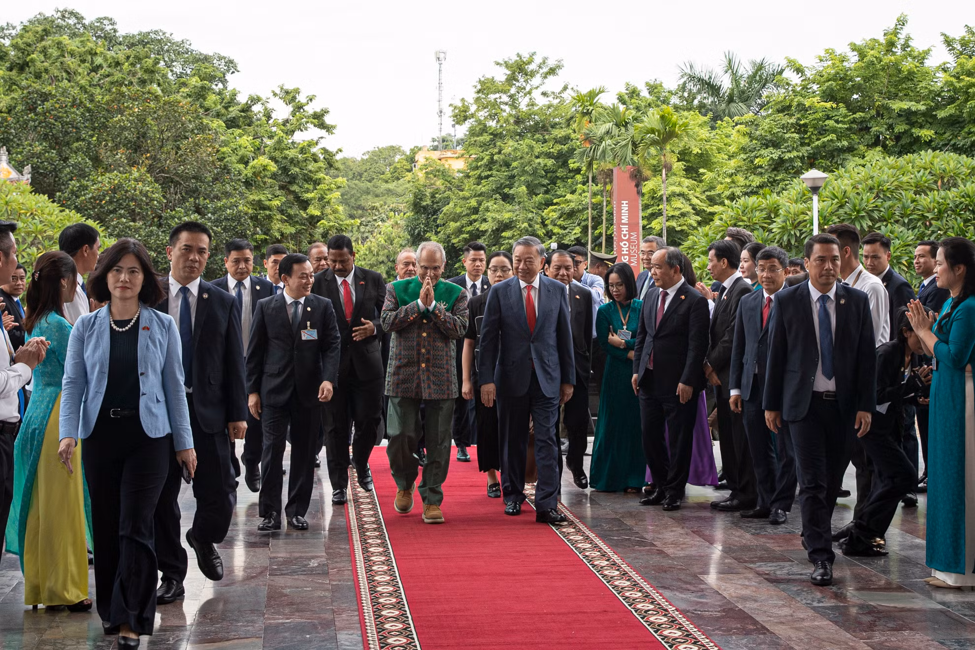 [Ảnh] Chủ tịch nước Tô Lâm cùng Tổng thống Timor Leste José Ramos-Horta tham quan Bảo tàng Hồ Chí Minh ảnh 1