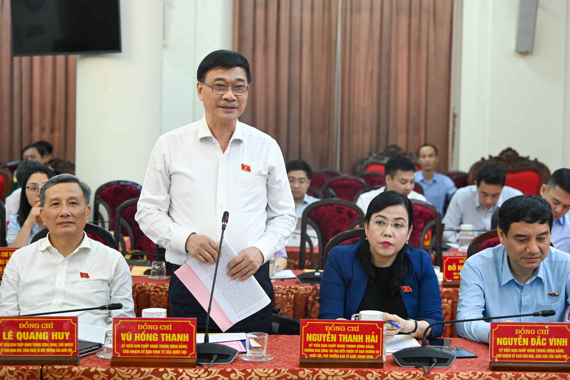 Chủ nhiệm Ủy ban Kinh tế Vũ Hồng Thanh phát biểu tại buổi làm việc.