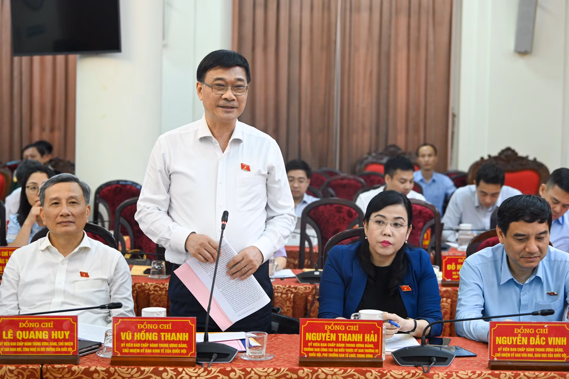 Chủ nhiệm Ủy ban Kinh tế Vũ Hồng Thanh phát biểu tại buổi làm việc.