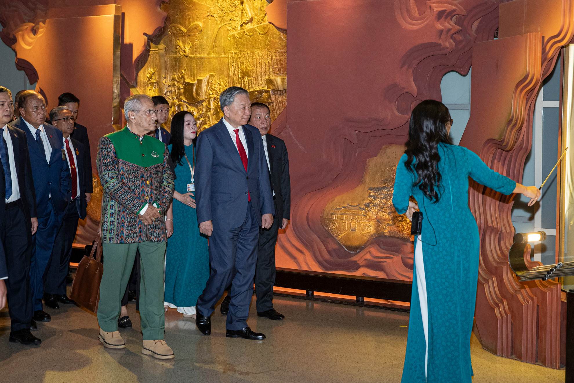 [Ảnh] Chủ tịch nước Tô Lâm cùng Tổng thống Timor Leste José Ramos-Horta tham quan Bảo tàng Hồ Chí Minh ảnh 6