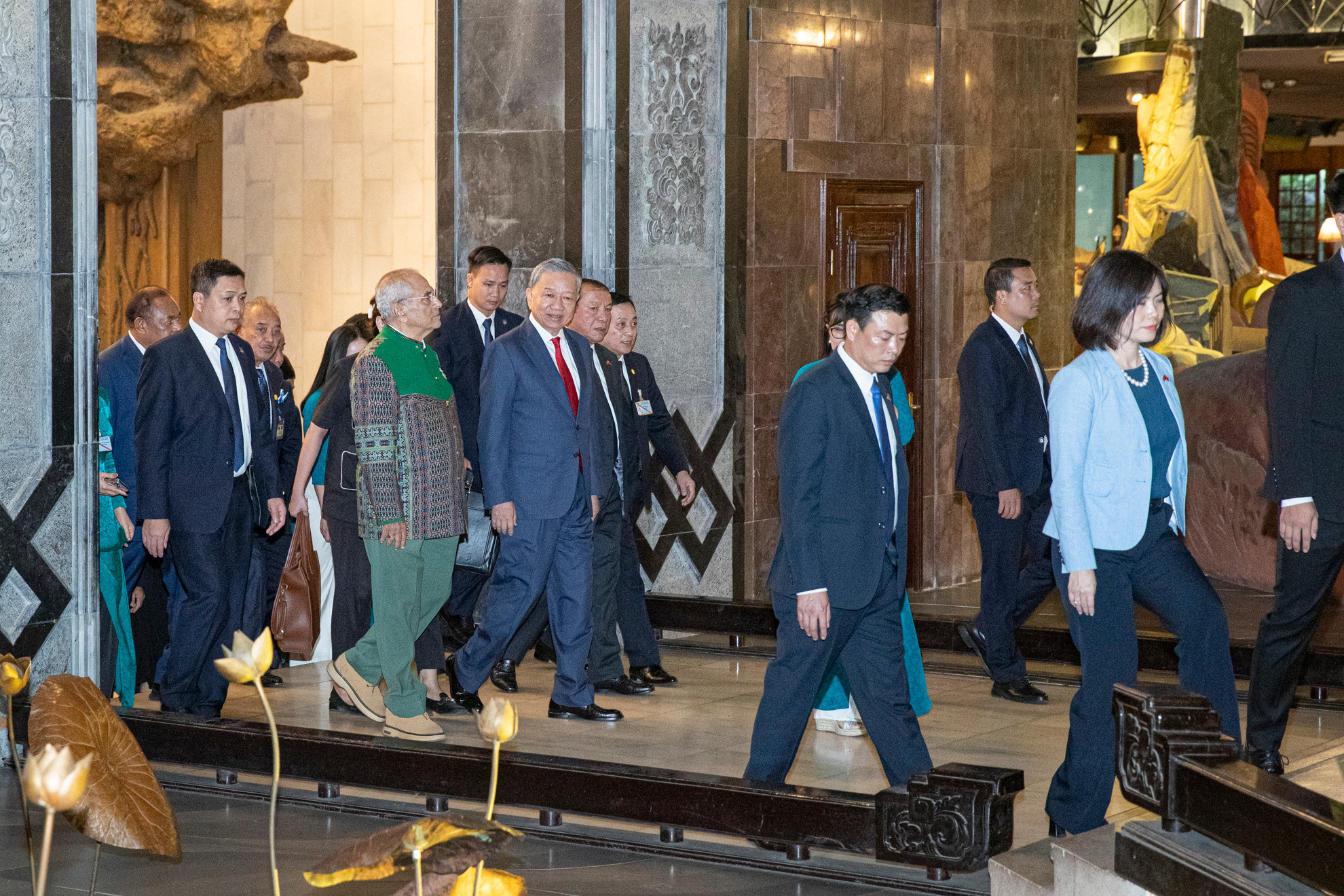 [Ảnh] Chủ tịch nước Tô Lâm cùng Tổng thống Timor Leste José Ramos-Horta tham quan Bảo tàng Hồ Chí Minh ảnh 2