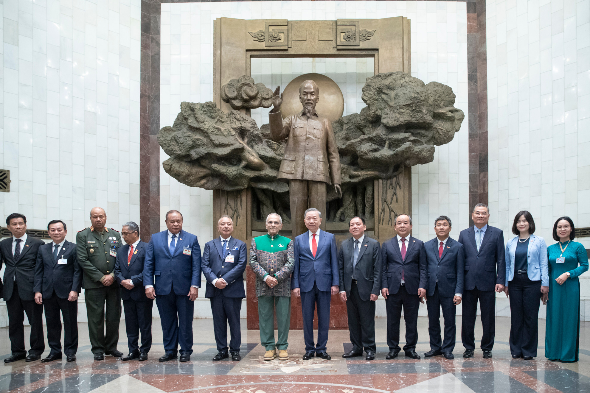 [Ảnh] Chủ tịch nước Tô Lâm cùng Tổng thống Timor Leste José Ramos-Horta tham quan Bảo tàng Hồ Chí Minh ảnh 8