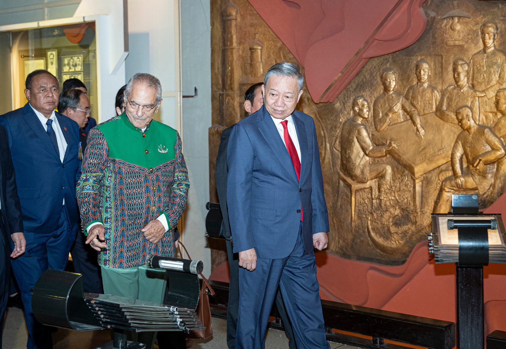 [Ảnh] Chủ tịch nước Tô Lâm cùng Tổng thống Timor Leste José Ramos-Horta tham quan Bảo tàng Hồ Chí Minh ảnh 4