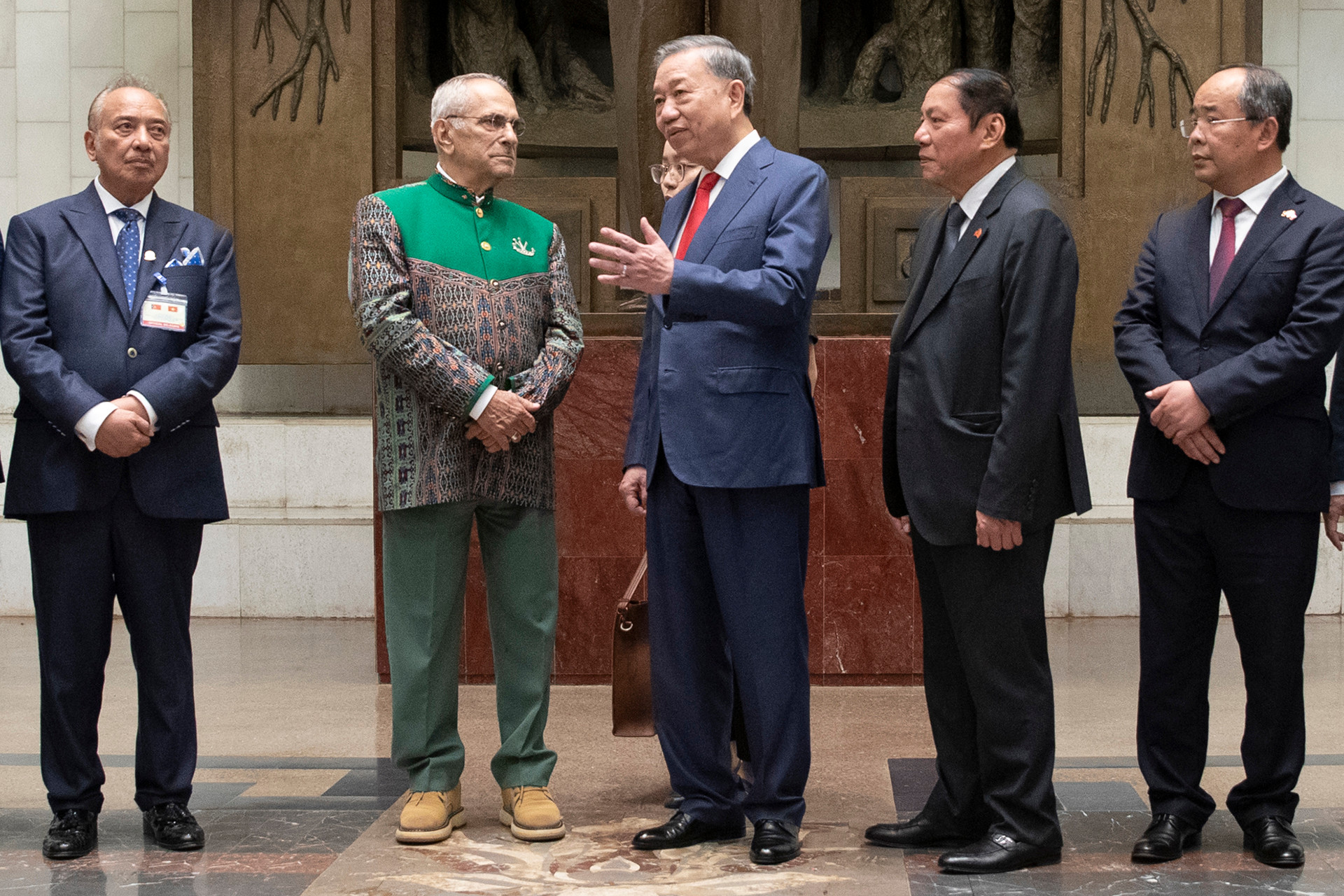 [Ảnh] Chủ tịch nước Tô Lâm cùng Tổng thống Timor Leste José Ramos-Horta tham quan Bảo tàng Hồ Chí Minh ảnh 7