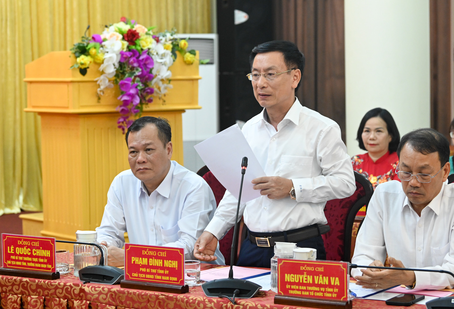 Chủ tịch UBND tỉnh Phạm Đình Nghị phát biểu tại buổi làm việc.