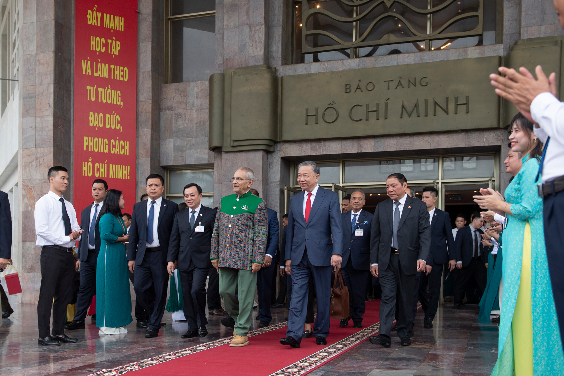 [Ảnh] Chủ tịch nước Tô Lâm cùng Tổng thống Timor Leste José Ramos-Horta tham quan Bảo tàng Hồ Chí Minh ảnh 9