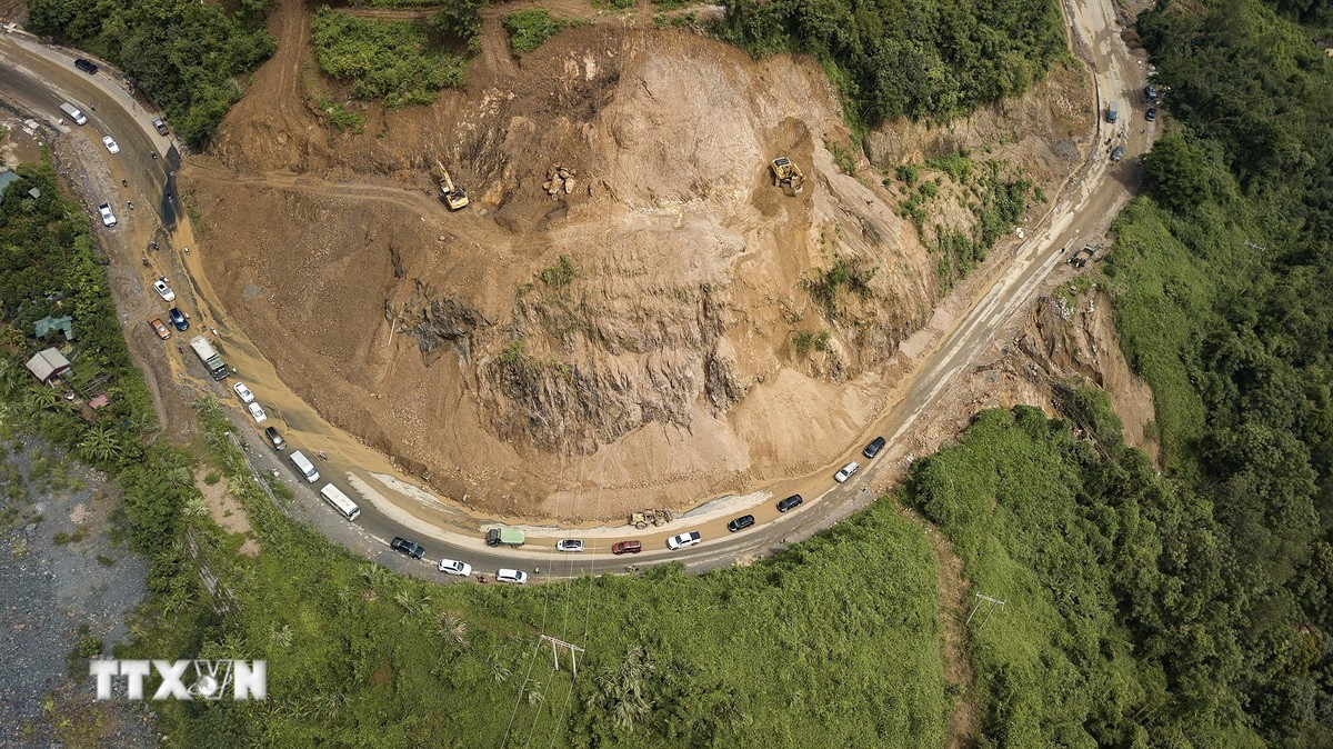 Do ảnh hưởng bởi những trận mưa lớn, khu vực dốc Cun, thuộc thành phố Hòa Bình và huyện Cao Phong đã bị sạt lở nghiêm trọng, đặc biệt tại Km79+335, Quốc lộ 6, thuộc địa phận phường Thống Nhất.