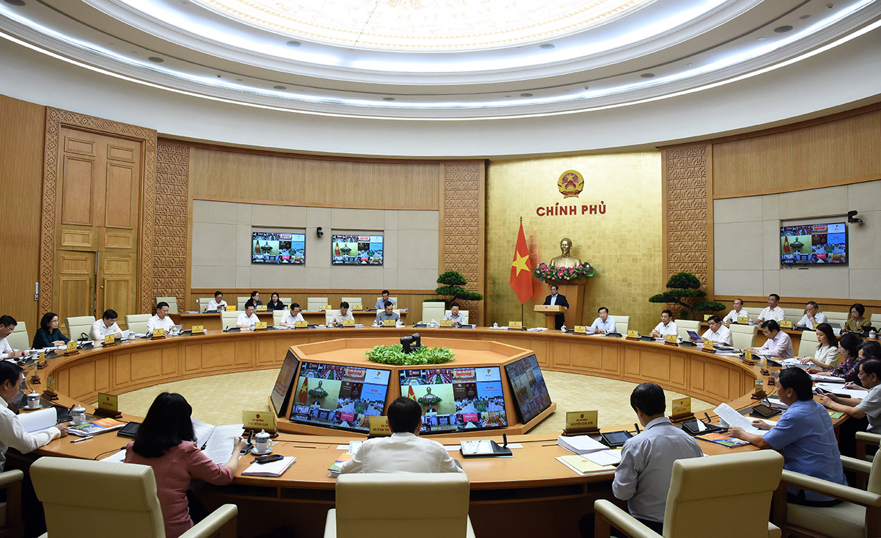 Theo chương trình, phiên họp tập trung đánh giá tình hình kinh tế-xã hội tháng 6 và 6 tháng đầu năm, tình hình giải ngân vốn đầu tư công, thực hiện 3 chương trình mục tiêu quốc gia, các nhiệm vụ, giải pháp trọng tâm 6 tháng cuối năm.