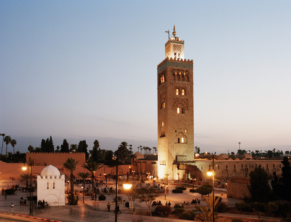 Tháp Moorish - biểu tượng của thành phố Marrakesh có thể được nhìn thấy từ xa hàng dặm. Tháp nằm trong khuôn viên của thánh đường Hồi giáo Koutoubia, được xây dựng từ thế kỷ 12. (Ảnh: Getty Images/CNN) Tháp Moorish - biểu tượng của thành phố Marrakesh có thể được nhìn thấy từ xa hàng dặm. Tháp nằm trong khuôn viên của thánh đường Hồi giáo Koutoubia, được xây dựng từ thế kỷ 12. (Ảnh: Getty Images/CNN)