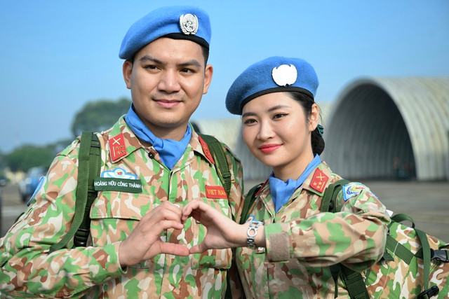 Tác phẩm "Cùng nhau hoàn thành nhiệm vụ" - tác giả Ngô Việt Trung. Tác phẩm "Cùng nhau hoàn thành nhiệm vụ" - tác giả Ngô Việt Trung.