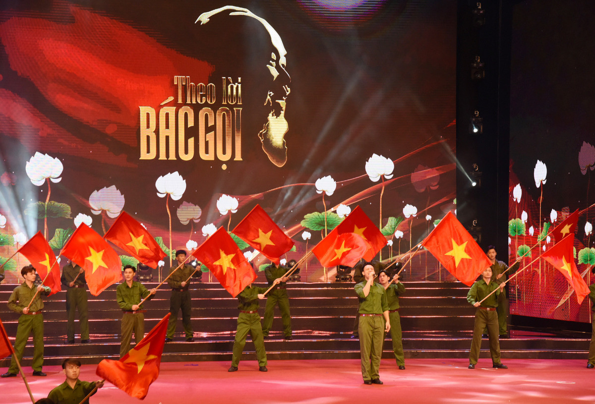 Chương trình nghệ thuật chào mừng Hội nghị biểu dương, tôn vinh điển hình tiên tiến toàn quốc.