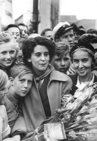 Bà Raymonde Dien tại Berlin, Cộng hòa dân chủ Đức, tháng 8/1951. (Ảnh: Le Maitron)