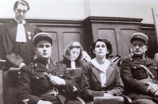 Bà Raymonde Dien trong phiên tòa xét xử mình sau hành động dũng cảm ngăn cản đoàn tàu chở vũ khí, tháng 6/1950. (Ảnh: Le Maitron)