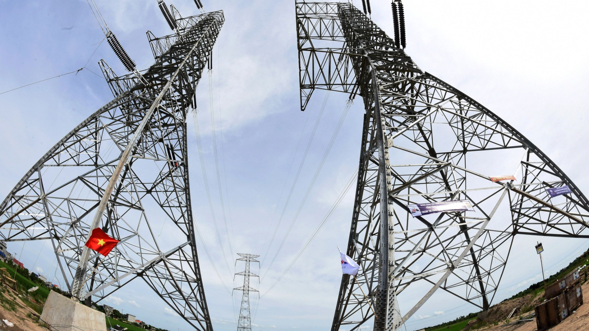 Thành công của dự án 500kV mạch 3 Quảng Trạch-Phố Nối là một bài học quý báu về công tác chỉ đạo và lãnh đạo. (Ảnh: KHÁNH AN) Thành công của dự án 500kV mạch 3 Quảng Trạch-Phố Nối là một bài học quý báu về công tác chỉ đạo và lãnh đạo. (Ảnh: KHÁNH AN)