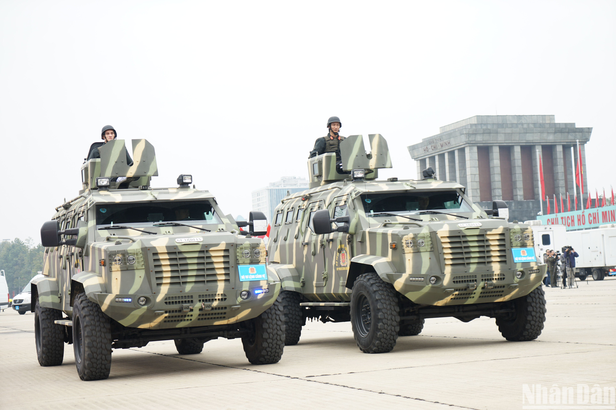 Các khí tài hiện đại trong lễ khai mạc Hội thao. (Ảnh: TRUNG HƯNG)