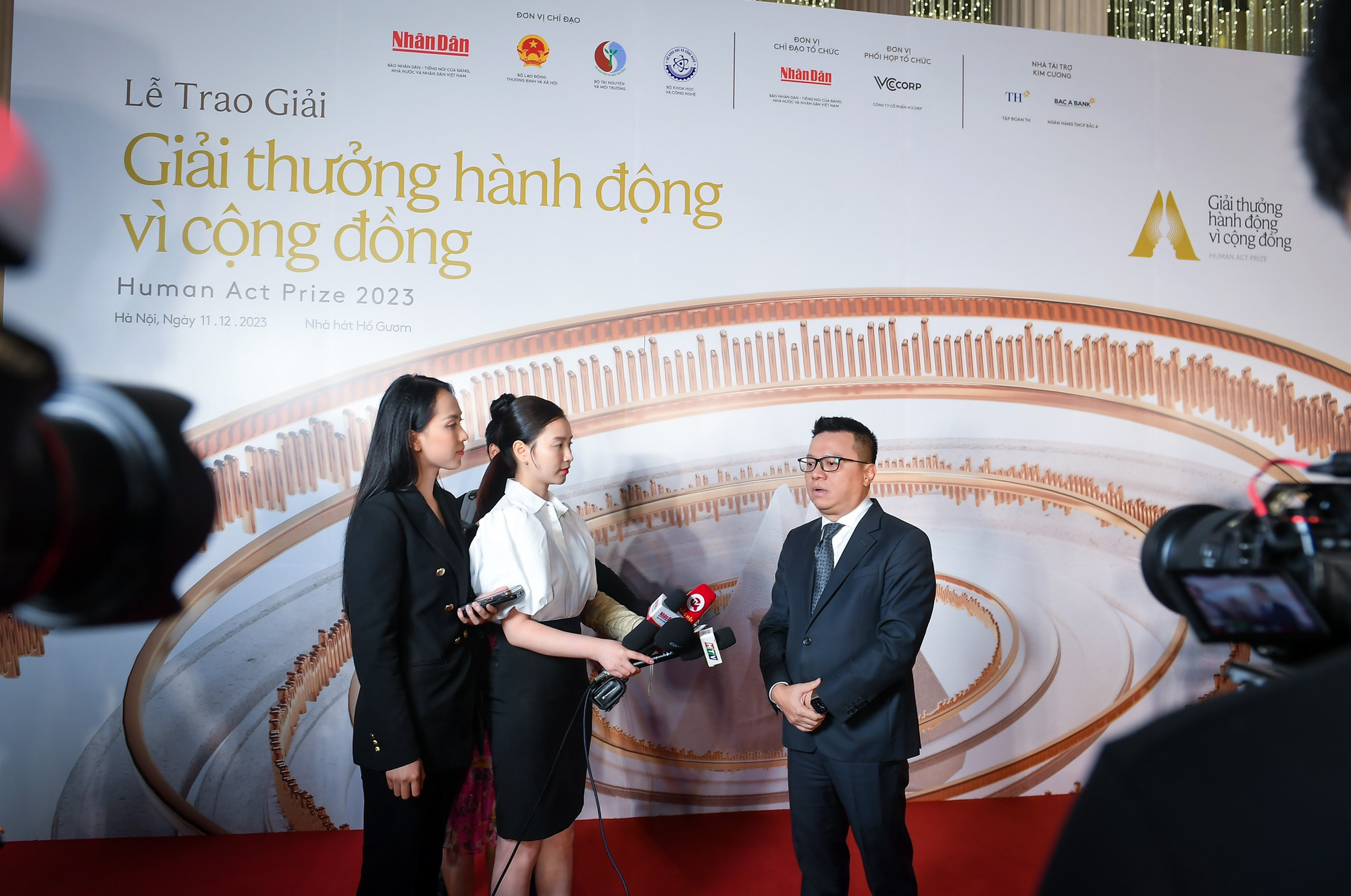 Ông Lê Quốc Minh, Ủy viên Trung ương Đảng, Tổng Biên tập Báo Nhân Dân, Phó Trưởng Ban Tuyên giáo Trung ương, Chủ tịch Hội Nhà báo Việt Nam, Trưởng Ban tổ chức giải trả lời phỏng vấn báo chí trước thềm lễ trao giải.