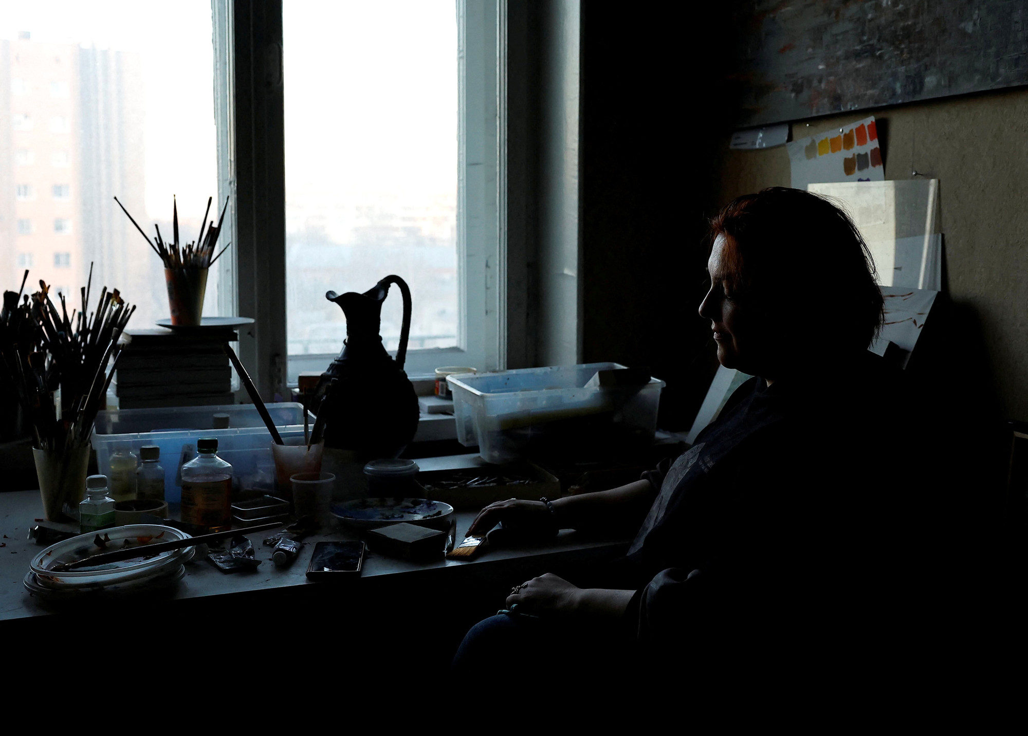 Alyona Kazinskaya trong cuộc phỏng vấn với Reuters tại studio của cô ở Moscow, Nga, ngày 27/3/2024. (Ảnh: Reuters) Alyona Kazinskaya trong cuộc phỏng vấn với Reuters tại studio của cô ở Moscow, Nga, ngày 27/3/2024. (Ảnh: Reuters)