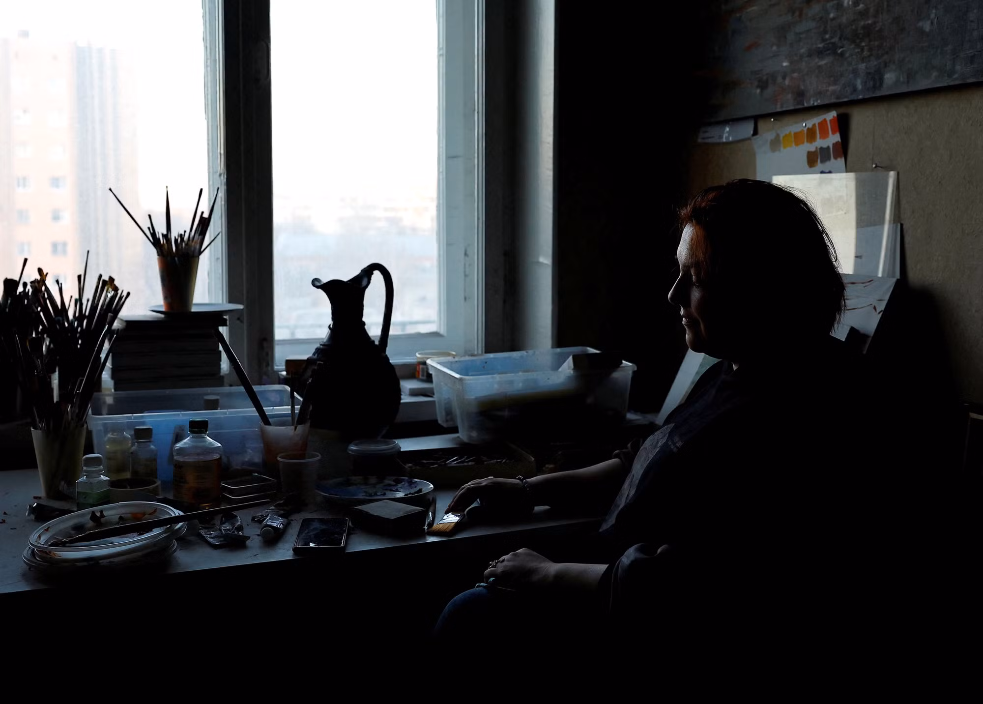 Alyona Kazinskaya trong cuộc phỏng vấn với Reuters tại studio của cô ở Moscow, Nga, ngày 27/3/2024. (Ảnh: Reuters)