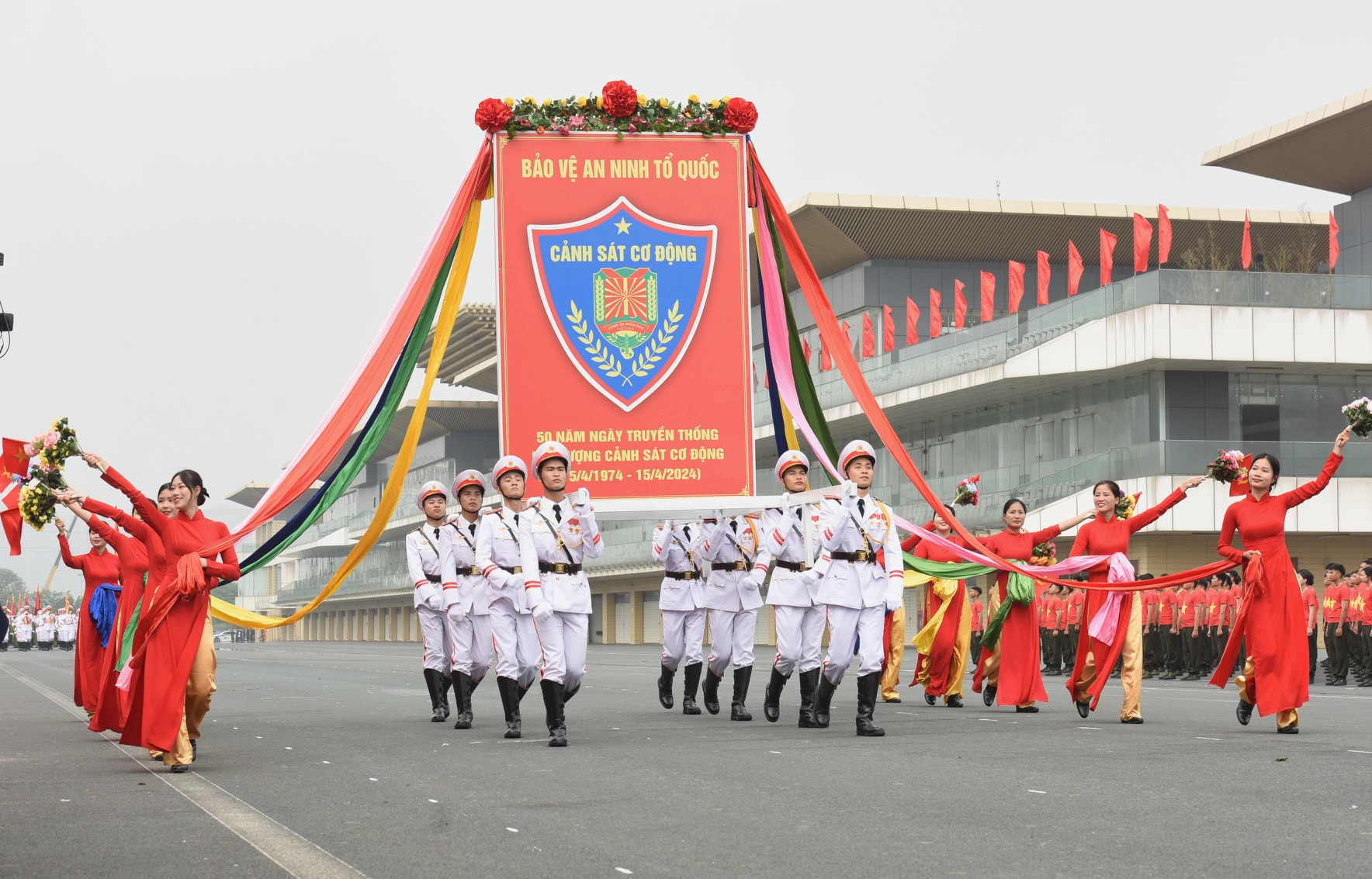 Lễ diễu binh, diễu hành các khối của lực lượng Cảnh sát cơ động.