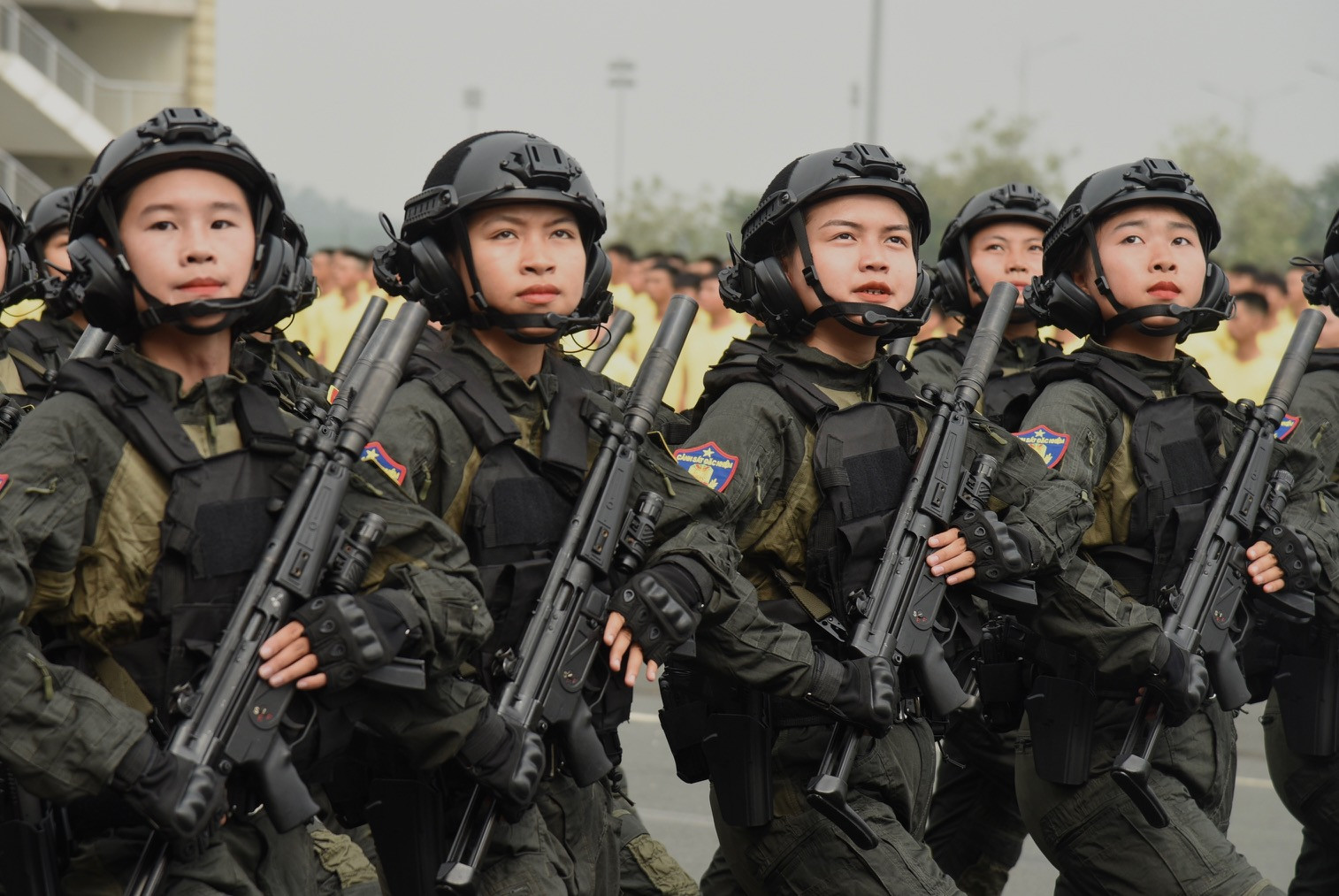 Khối nữ Cảnh sát cơ động tham gia diễu binh.