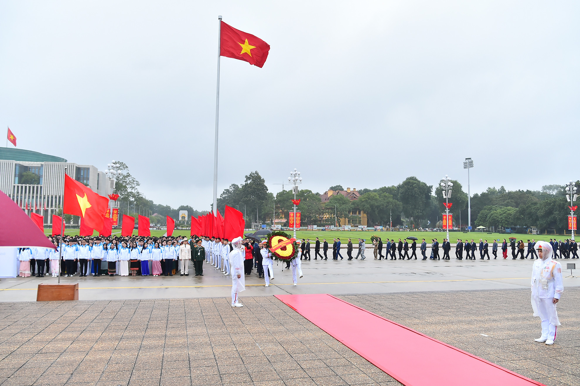 Đoàn đại biểu Bộ Ngoại giao, Trưởng các cơ quan đại diện Việt Nam ở nước ngoài vào Lăng viếng Chủ tịch Hồ Chí Minh.