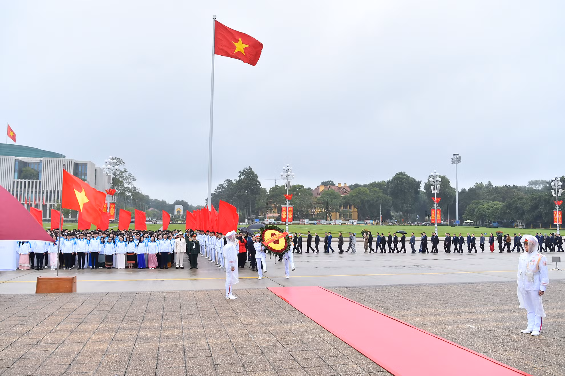Đoàn đại biểu Bộ Ngoại giao, Trưởng các cơ quan đại diện Việt Nam ở nước ngoài vào Lăng viếng Chủ tịch Hồ Chí Minh.