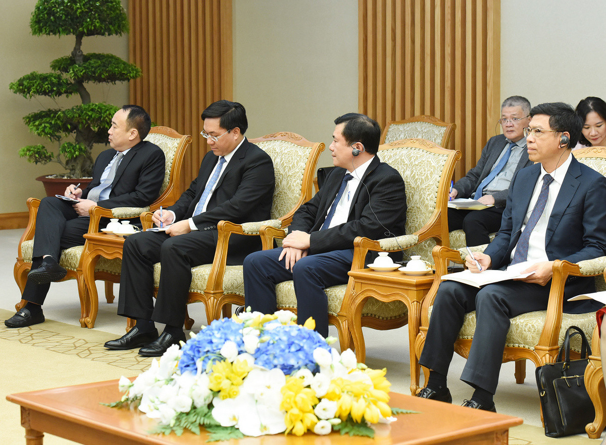 Đại diện lãnh đạo các bộ, ban, ngành của Chính phủ Việt Nam tham dự buổi tiếp. Đại diện lãnh đạo các bộ, ban, ngành của Chính phủ Việt Nam tham dự buổi tiếp.