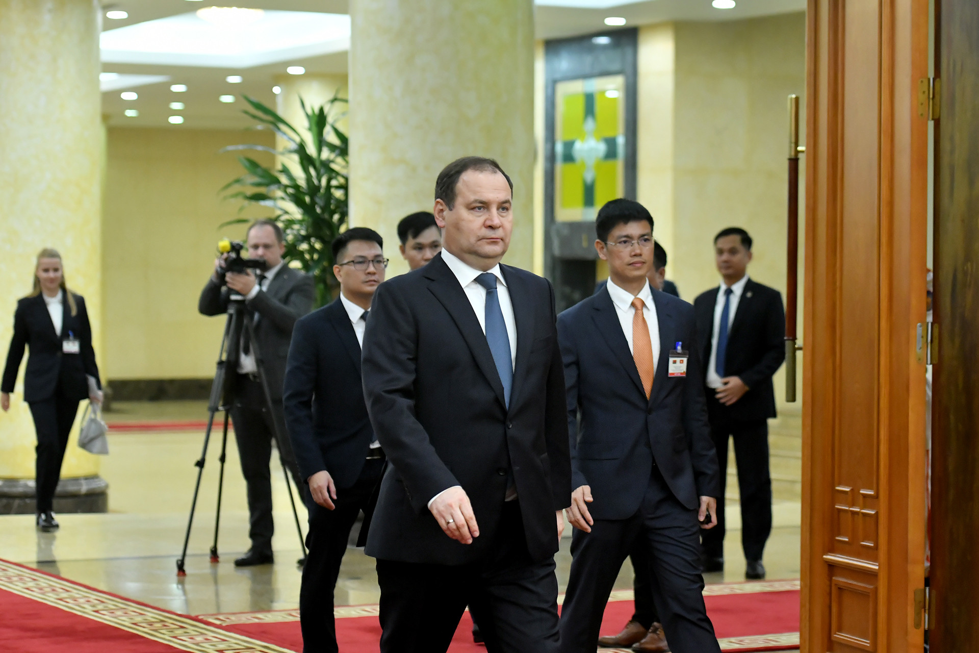 Thủ tướng Cộng hòa Belarus Roman Golovchenko đến Trụ sở Trung ương Đảng.