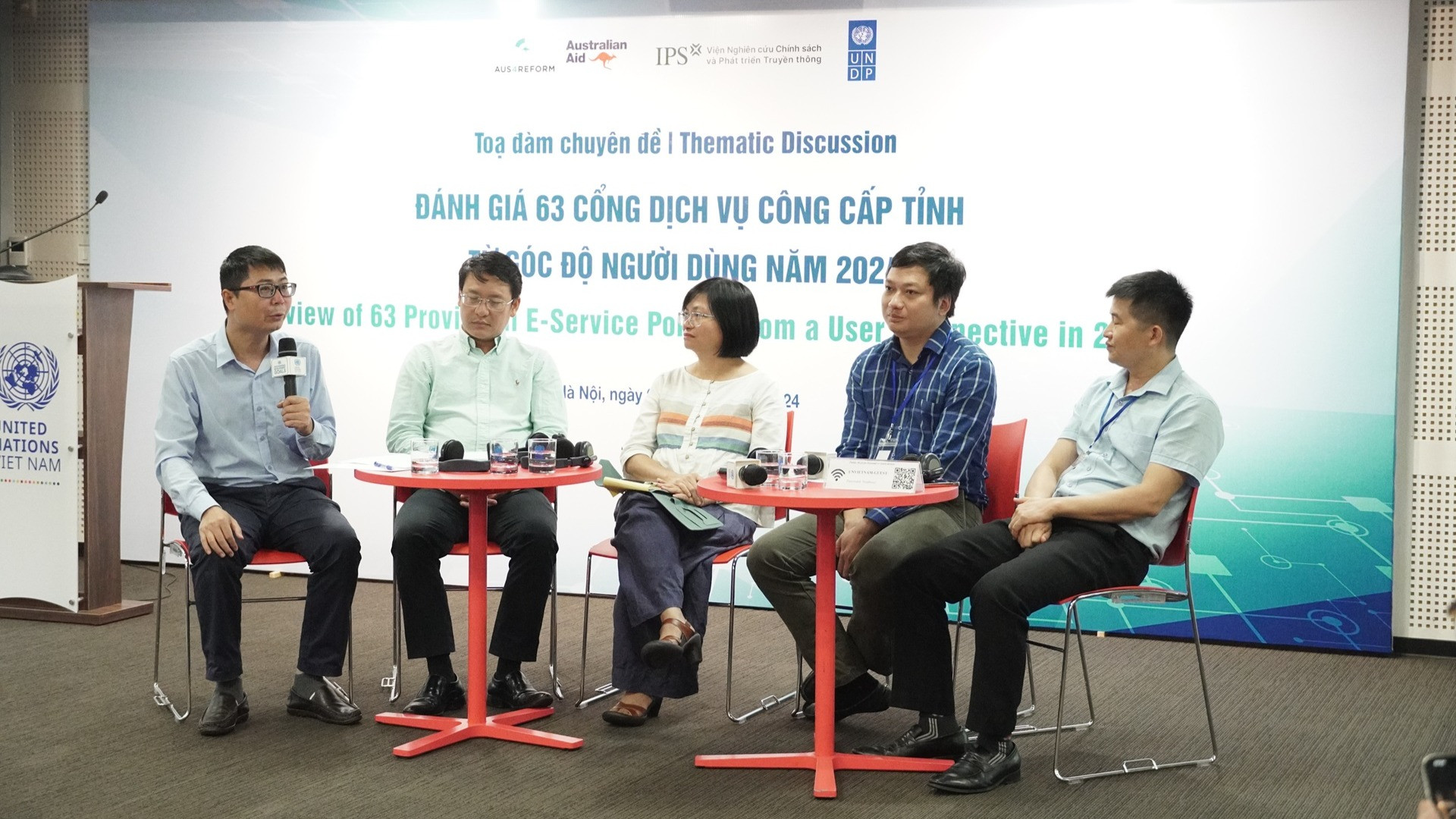 Các chuyên gia chia sẻ ý kiến tại Tọa đàm chuyên đề "Đánh giá 63 cổng dịch vụ công cấp tỉnh từ góc độ người dùng năm 2024".