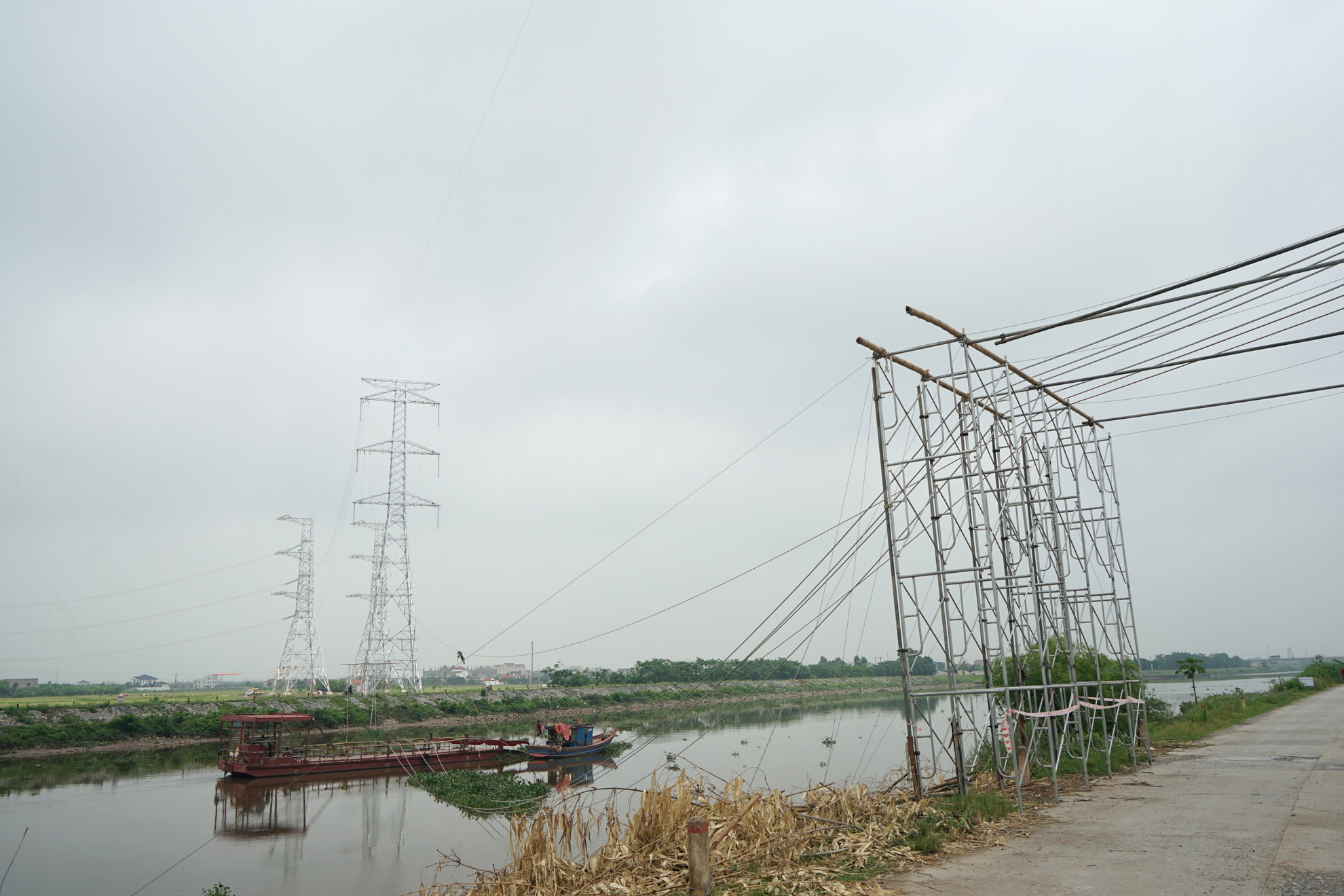 Dự án đang bước vào giai đoạn nước rút, bảo đảm đến ngày 20/6 sẽ hoàn thành việc kéo dây và hoàn thành đóng điện trước ngày 30/6 theo tiến độ Thủ tướng Chính phủ giao.