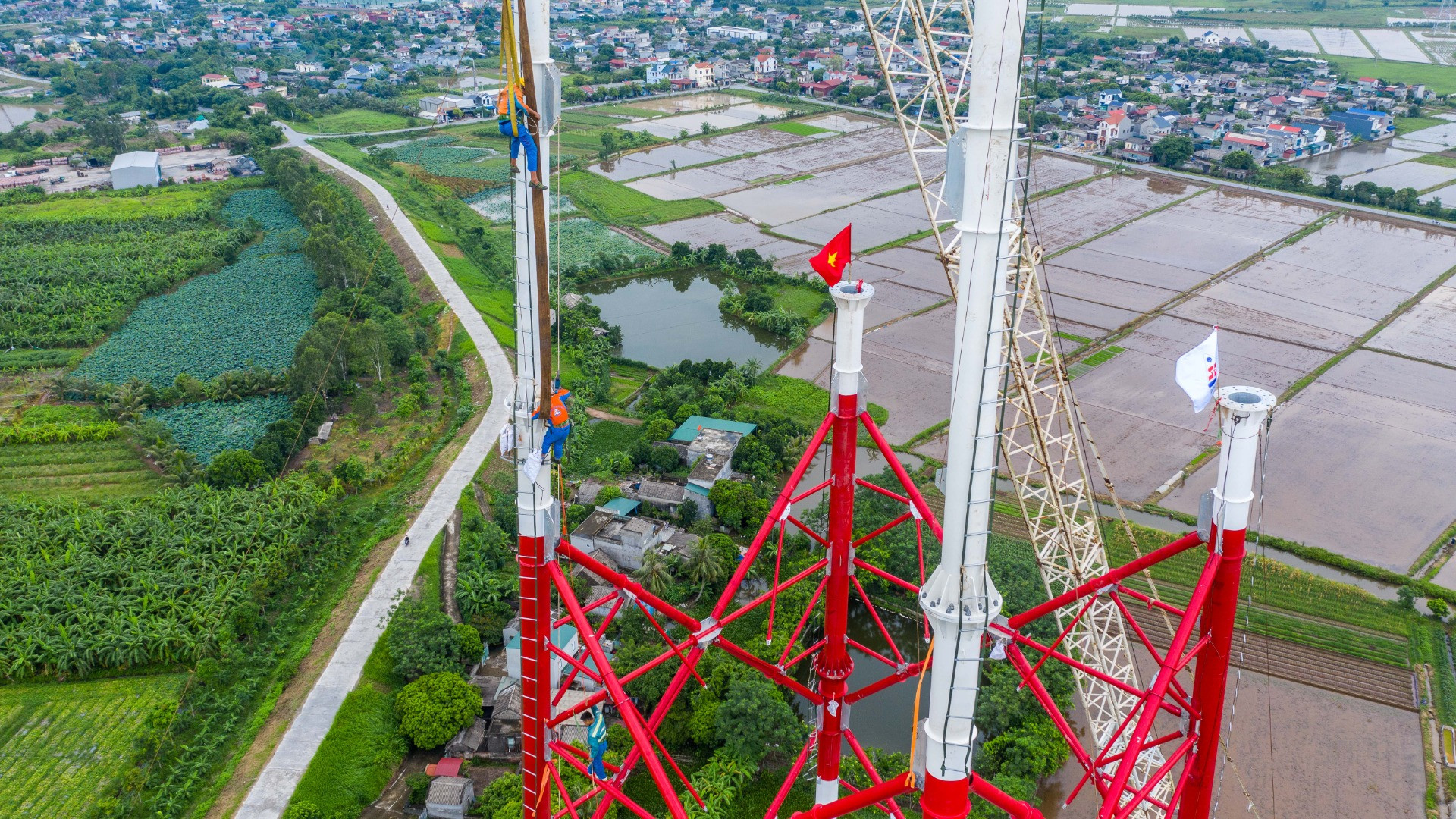 Đây là một trong những công trình có quy mô và khối lượng thi công lớn chưa từng có trong lịch sử ngành điện Việt Nam. (Ảnh: THÀNH ĐẠT)