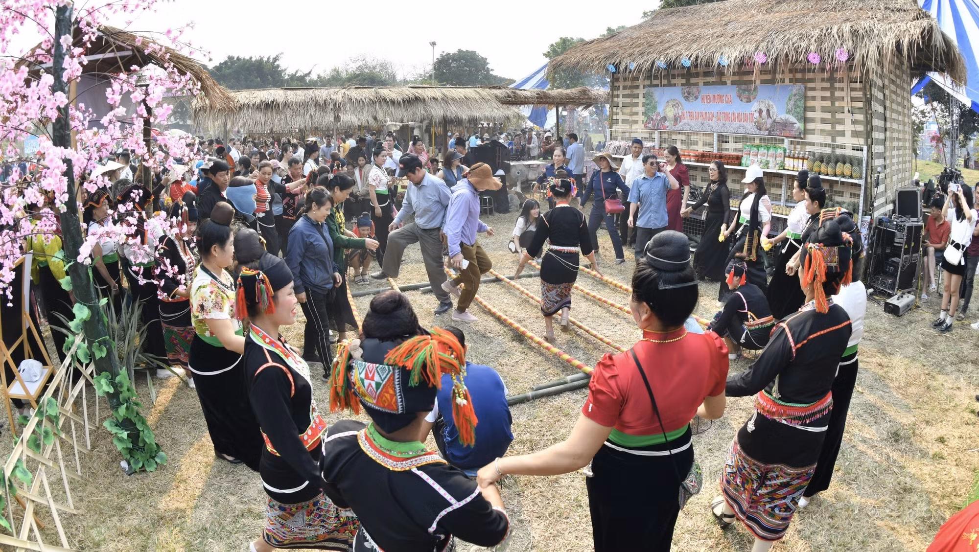 Đặc sắc các hoạt động văn hóa nghệ thuật tại Không gian văn hóa vùng cao Điện Biên.