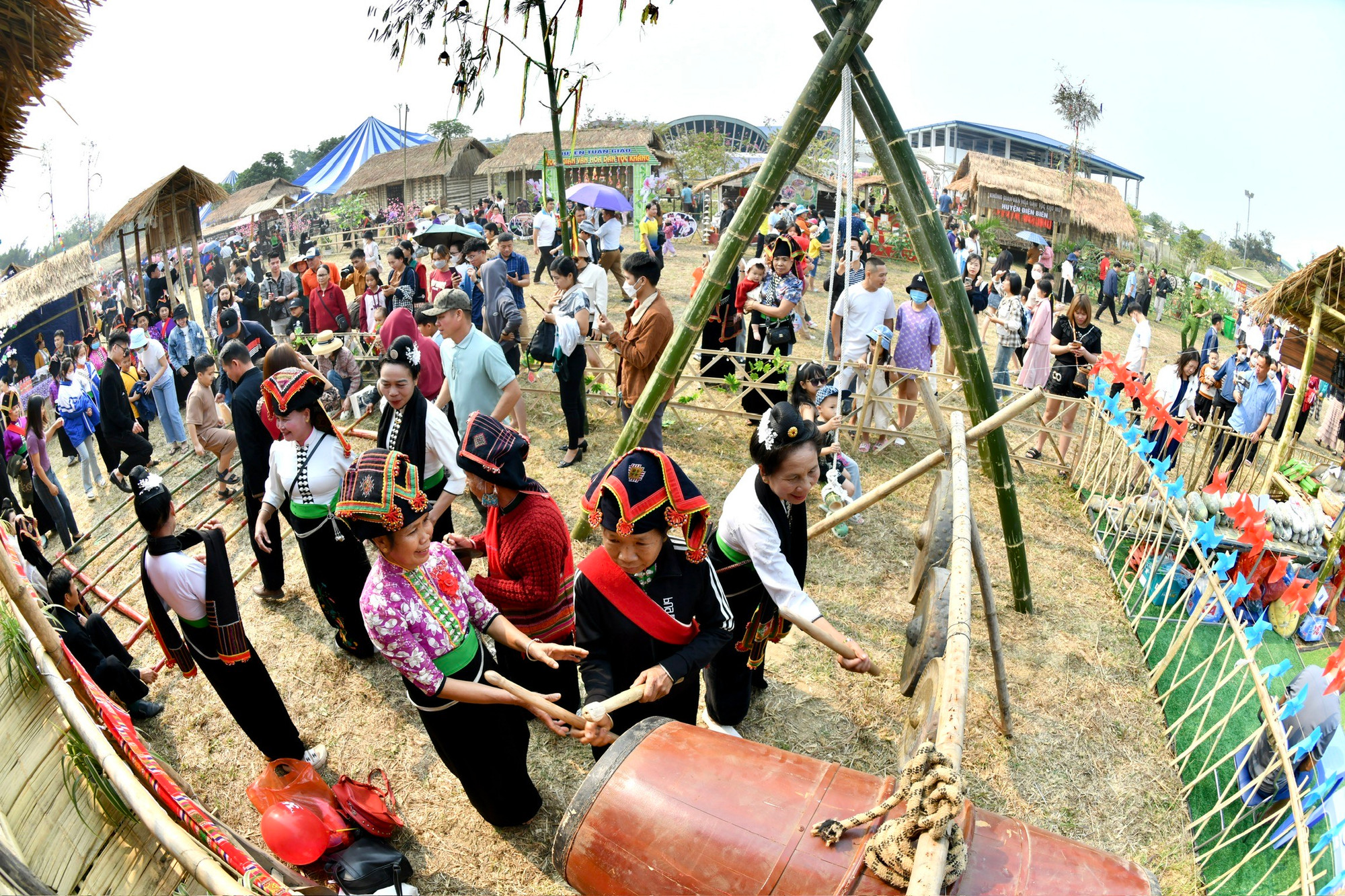 Không gian văn hóa vùng cao đồng bào dân tộc Thái tỉnh Điện Biên.