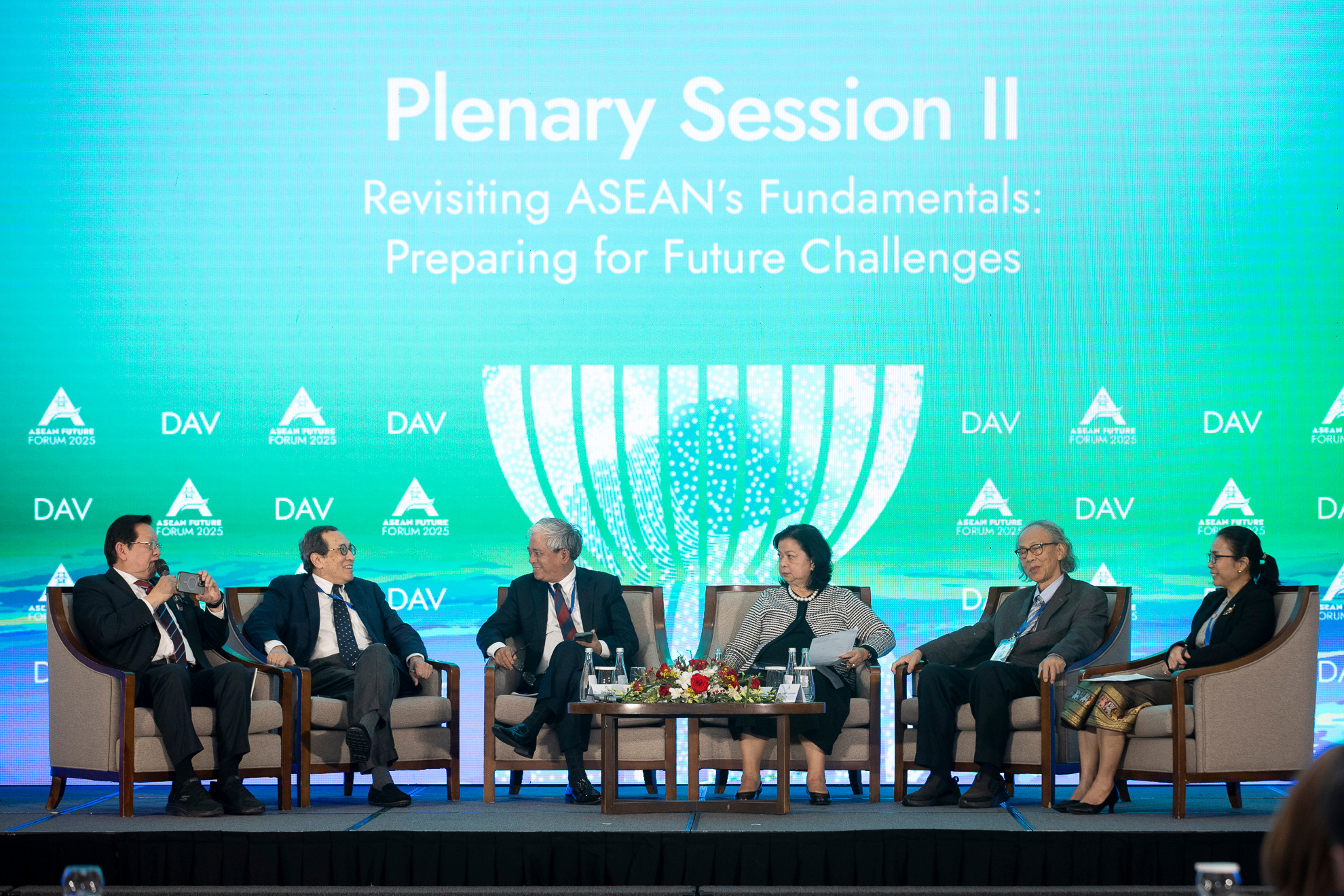 Các đại biểu tham dự Phiên toàn thể thứ 2, chiều 25/2. Các đại biểu tham dự Phiên toàn thể thứ 2, chiều 25/2.