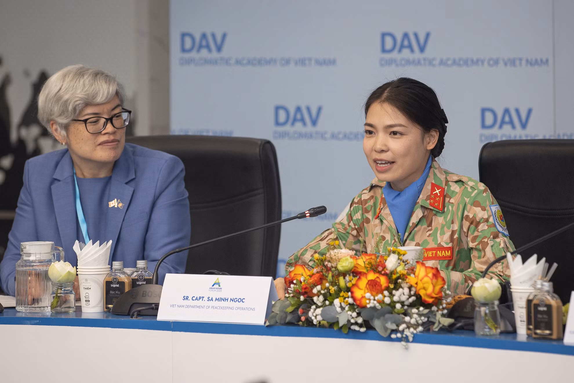 Tọa đàm tập trung vào vai trò của phụ nữ trong gìn giữ hòa bình, an ninh khu vực, đặc biệt trong bối cảnh chuyển đổi số, ứng dụng công nghệ số để tăng cường sự tham gia của phụ nữ trong các tiến trình hòa bình, an ninh và phát triển bền vững; tìm ra giải pháp để ASEAN bảo đảm nguồn cung lương thực bền vững trong bối cảnh biến đổi khí hậu và hội nhập công nghệ…