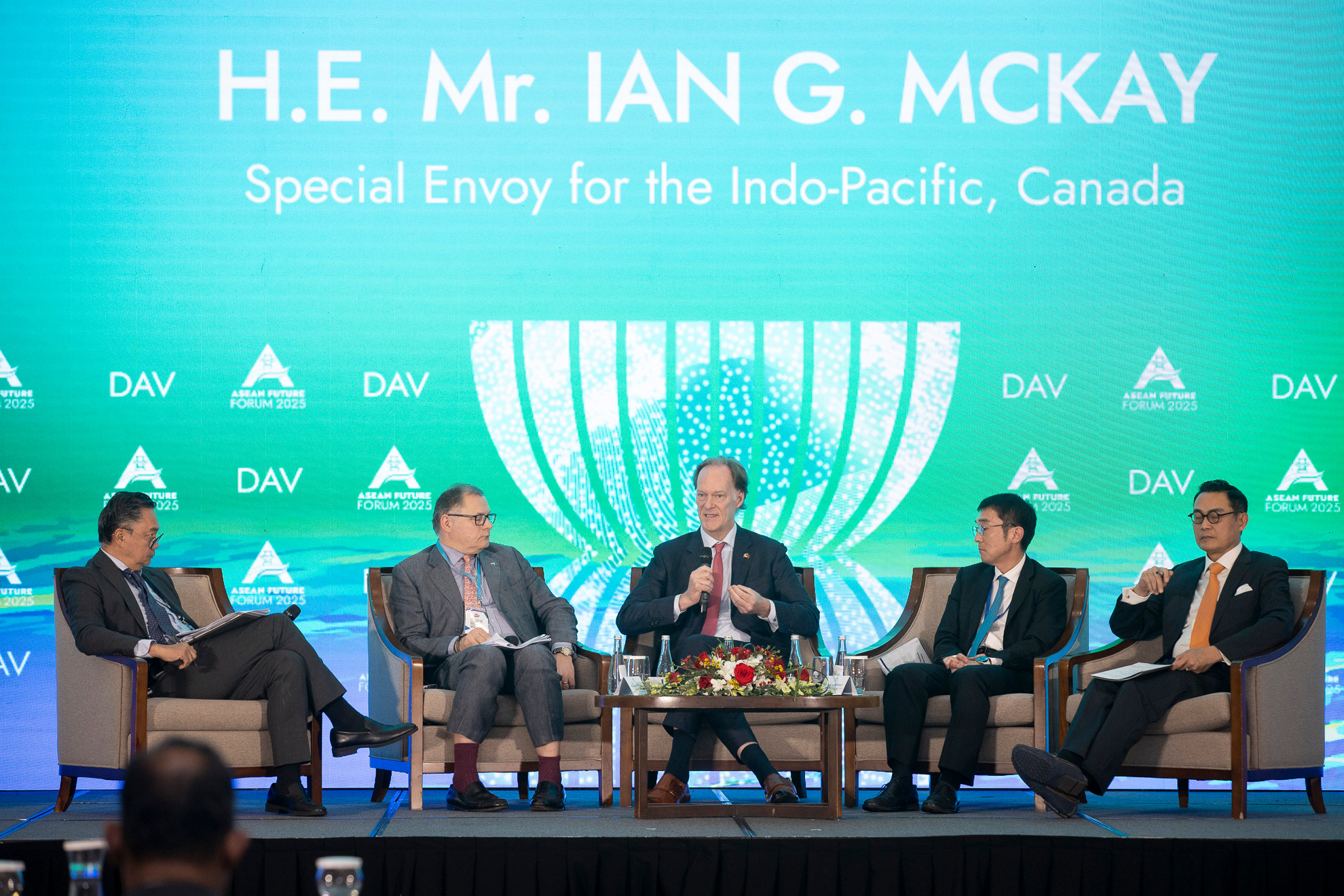 Các chuyên gia, học giả chia sẻ quan điểm và phân tích những xu hướng chủ đạo được dự kiến sẽ định hình thập kỷ tới. Các chuyên gia, học giả chia sẻ quan điểm và phân tích những xu hướng chủ đạo được dự kiến sẽ định hình thập kỷ tới.