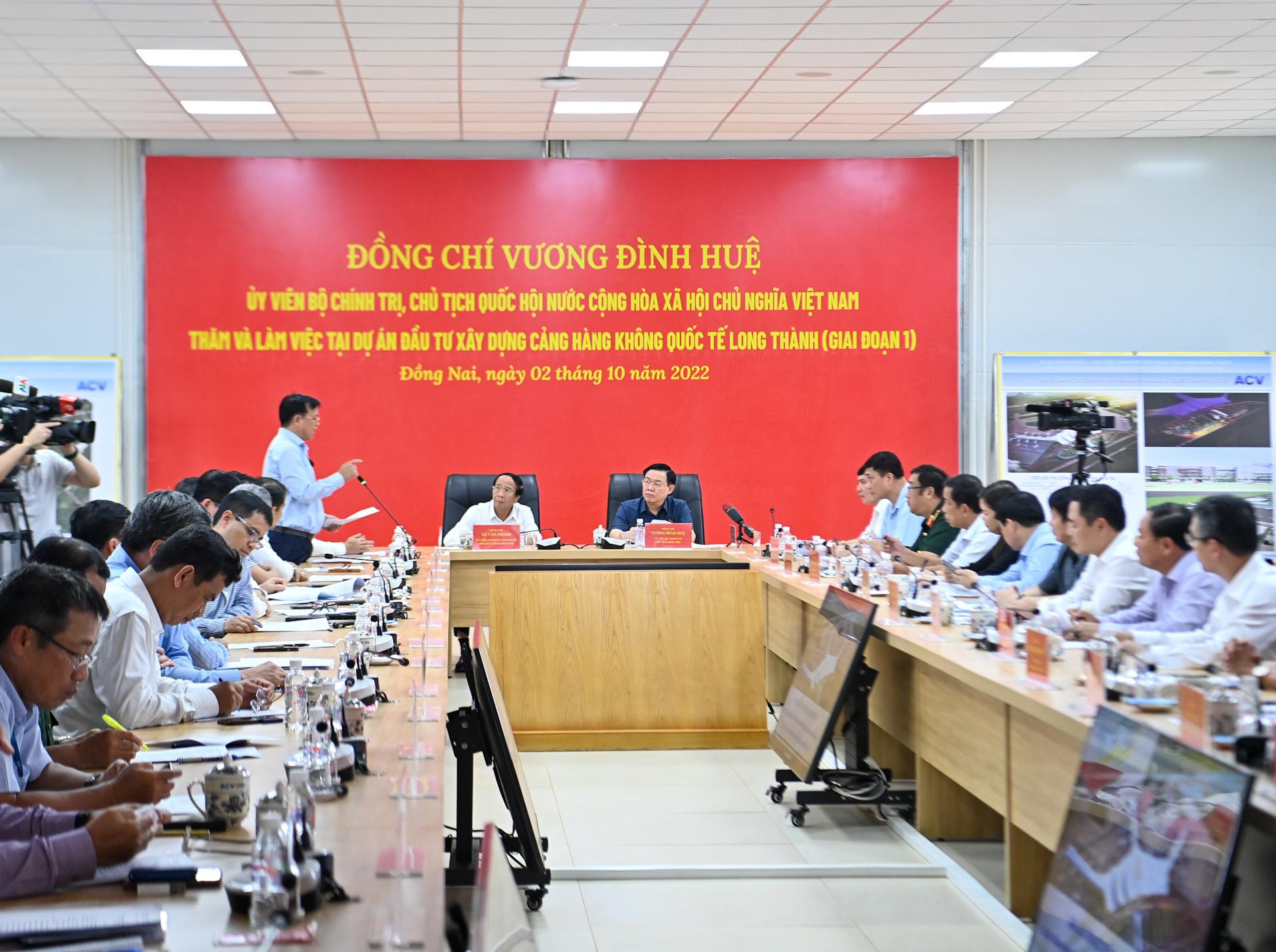 Quang cảnh buổi làm việc với Ban Quản lý dự án xây dựng cảng hàng không quốc tế Long Thành.