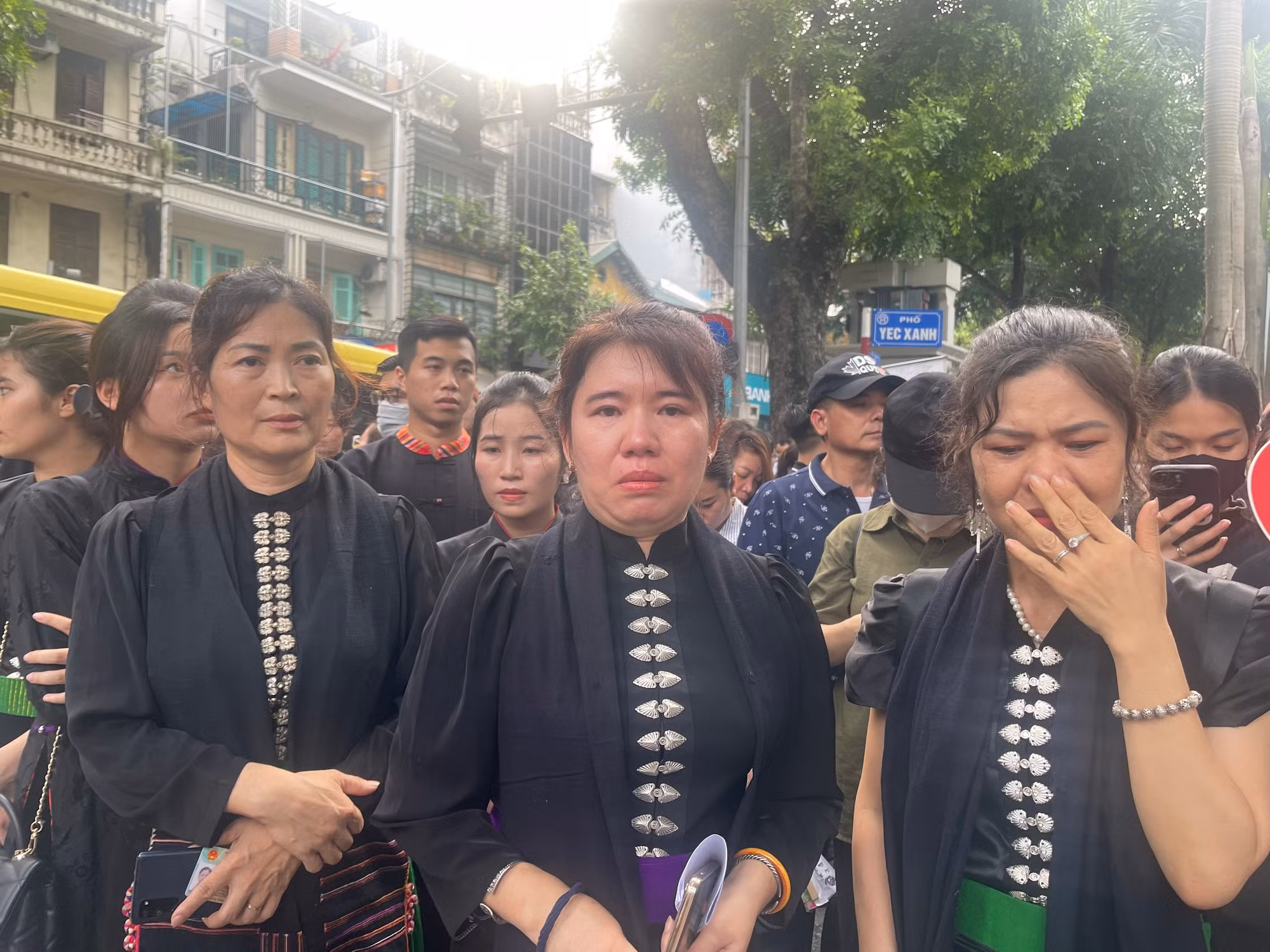 Người dân bày tỏ tiếc thương trước sự ra đi của Tổng Bí thư Nguyễn Phú Trọng - nhà lãnh đạo có tâm, có tầm, rất đỗi gần gũi với nhân dân.