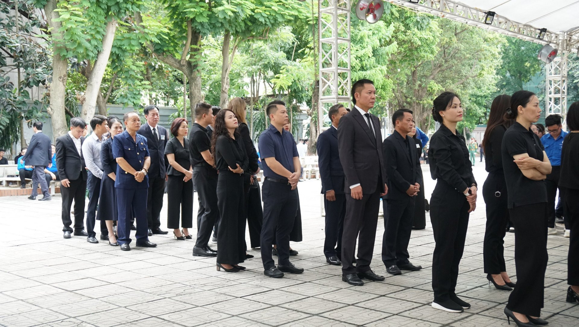 Anh Lê Trường Sơn dẫn đầu Đoàn Cộng đồng người Việt ở Liên bang Nga tới tiễn đưa Tổng Bí thư Nguyễn Phú Trọng.