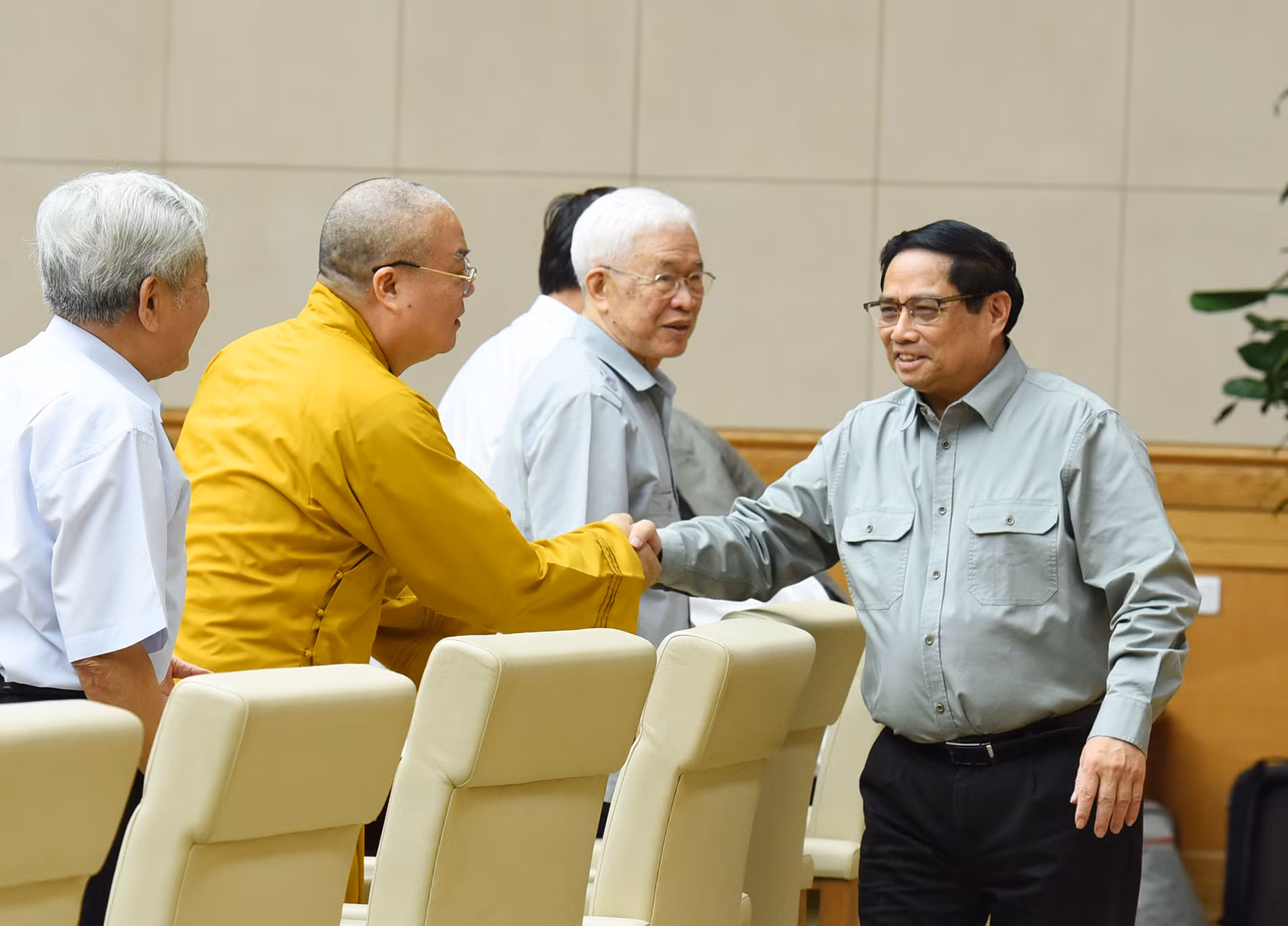 Thủ tướng Phạm Minh Chính với các đại biểu.