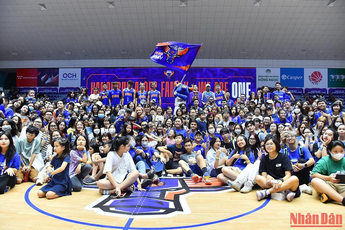 Còn với Hanoi Buffaloes, nửa xanh Thủ đô vẫn còn trận đấu quan trọng, quyết định các cặp đấu tại vòng bán kết với đội chủ nhà Ho Chi Minh City Wings vào ngày 17/8 tới đây. Hanoi Buffaloes sẽ phải cải thiện phong độ phập phù đã diễn ra trong suốt cả vòng bảng đã qua nếu muốn nghĩ tới chức vô địch của mùa giải năm nay.