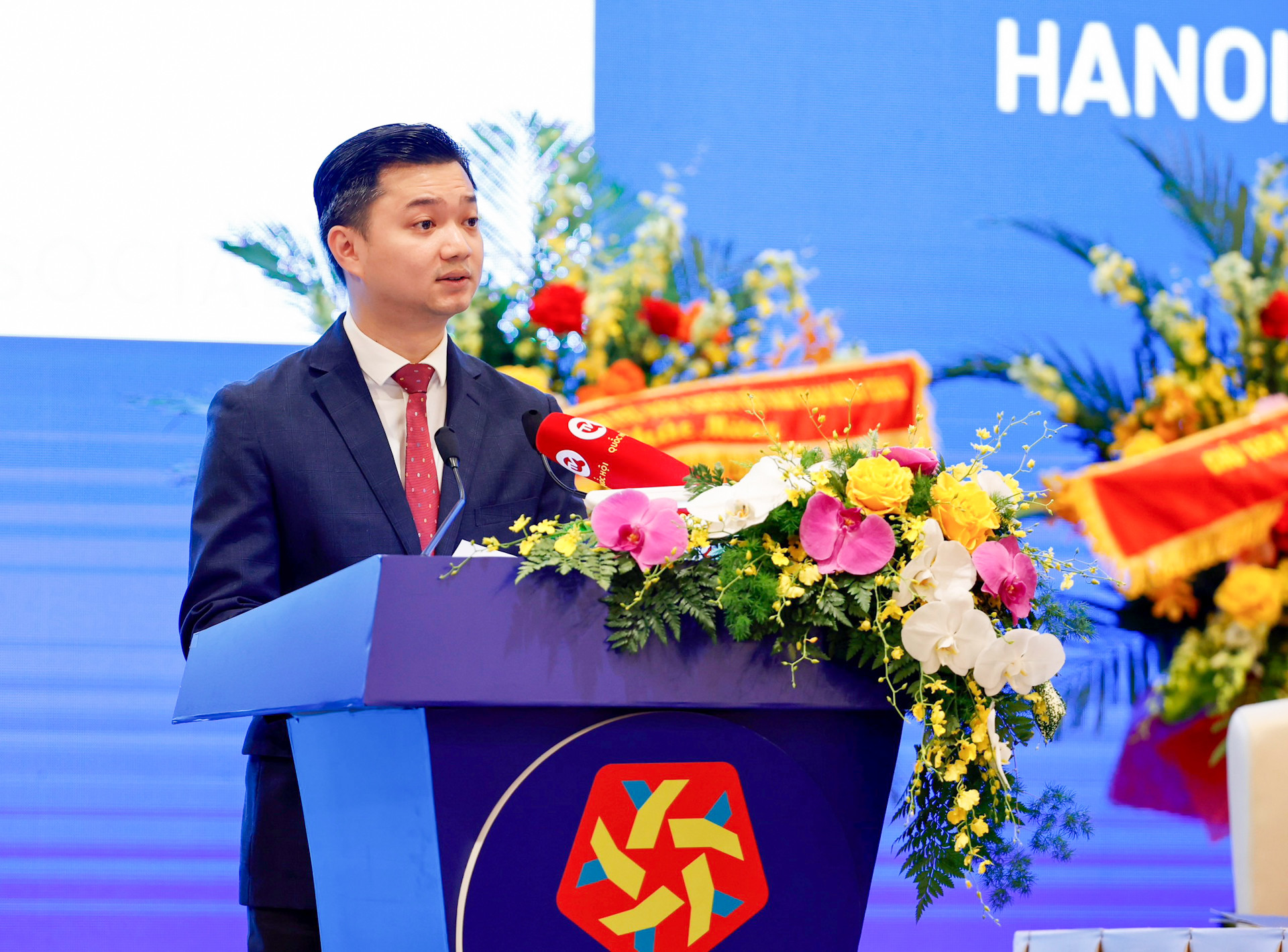 Bí thư Đoàn Thanh niên Cộng sản Hồ Chí Minh Nguyễn Minh Triết trình bày báo cáo Tọa đàm tăng cường năng lực số cho thanh niên.