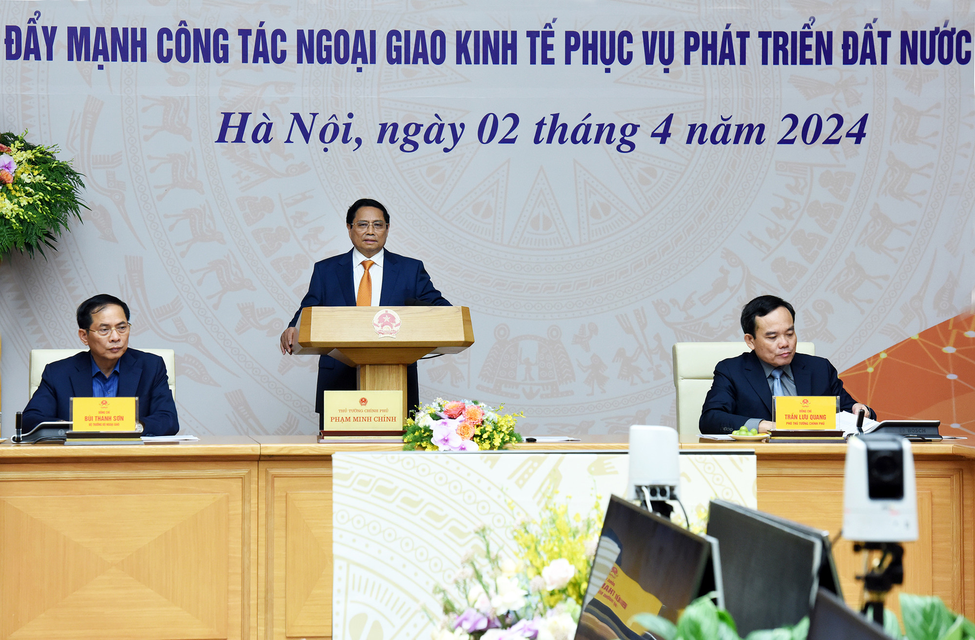 Thủ tướng chủ trì Hội nghị với Trưởng các cơ quan đại diện Việt Nam ở nước ngoài về đẩy mạnh công tác ngoại giao kinh tế phục vụ phát triển đất nước năm 2024.