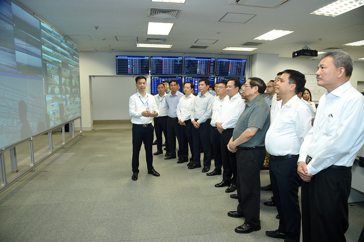 Nhân dịp này, Thủ tướng Phạm Minh Chính đã thăm Trung tâm Điều hành và Trung tâm An ninh sân bay Nội Bài.