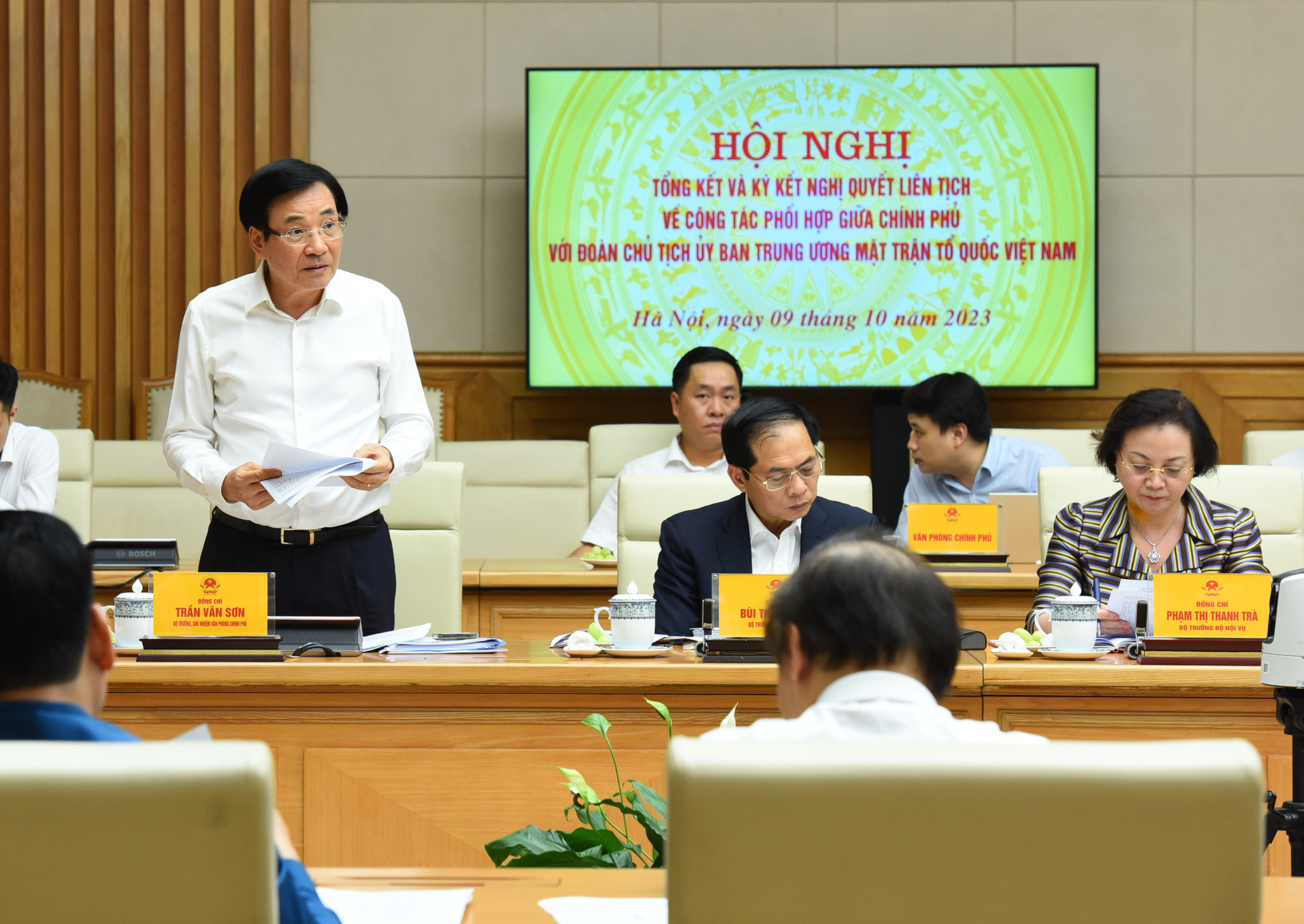 Bộ trưởng, Chủ nhiệm Văn phòng Chính phủ Trần Văn Sơn phát biểu tại hội nghị.