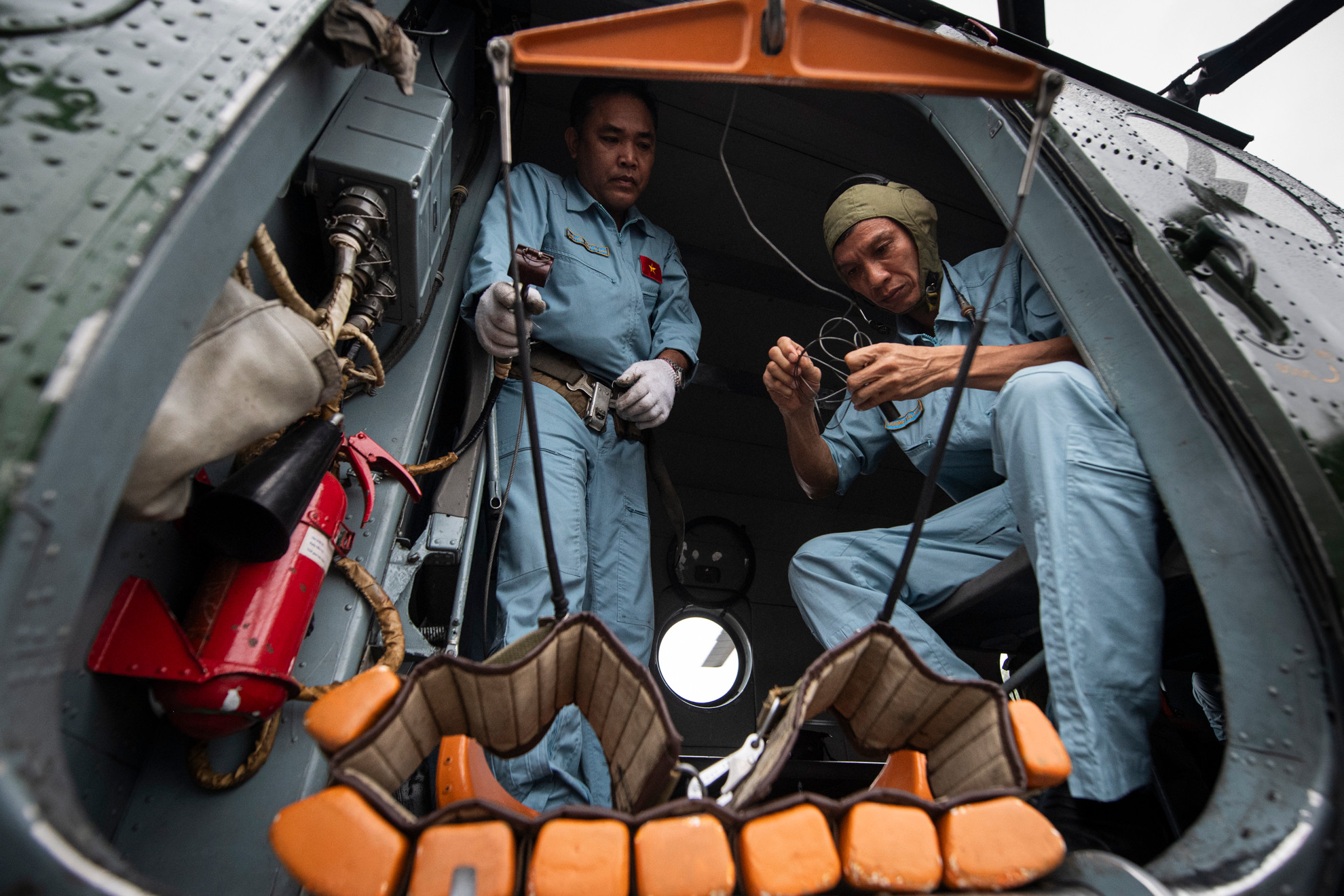 Là đơn vị chủ nhà, ngoài nhiệm vụ bay huấn luyện sẵn sàng chiến đấu, Trung đoàn Không quân 961 còn huy động lực lượng tối đa về con người và phương tiện để hỗ trợ các tổ bay luyện tập cho Hội thao Tìm kiếm cứu hộ-cứu nạn đường không năm 2024.