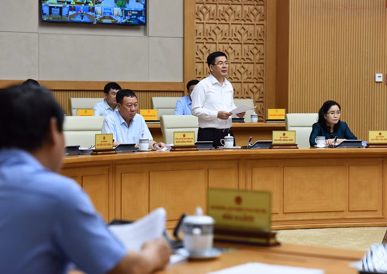 Bộ trưởng Công thương Nguyễn Hồng Diên phát biểu ý kiến.