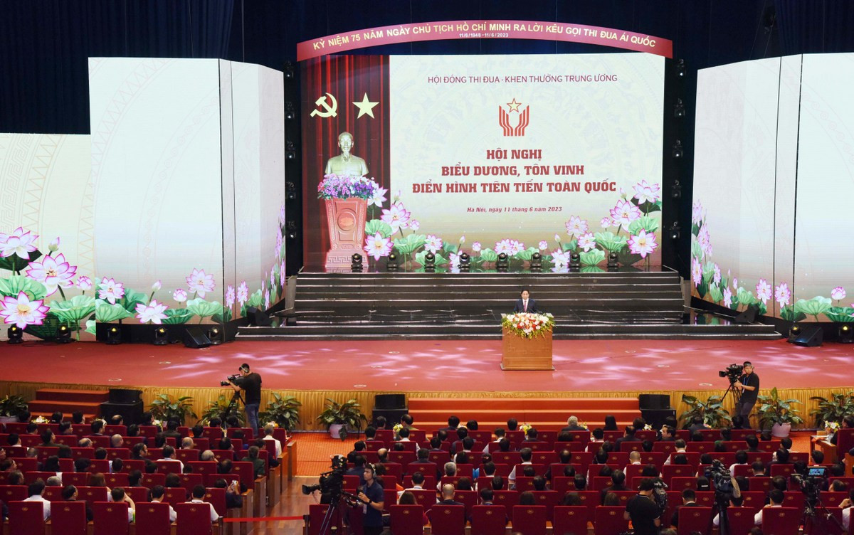 Phát biểu tại Hội nghị, Thủ tướng Phạm Minh Chính nhấn mạnh: Thêm mỗi việc làm tốt, mỗi nghĩa cử cao đẹp sẽ góp phần thiết thực để xây dựng nền tảng đạo đức tốt đẹp, làm cho cuộc sống của mỗi chúng ta, xã hội ta ngày càng tốt đẹp hơn, hạnh phúc hơn.